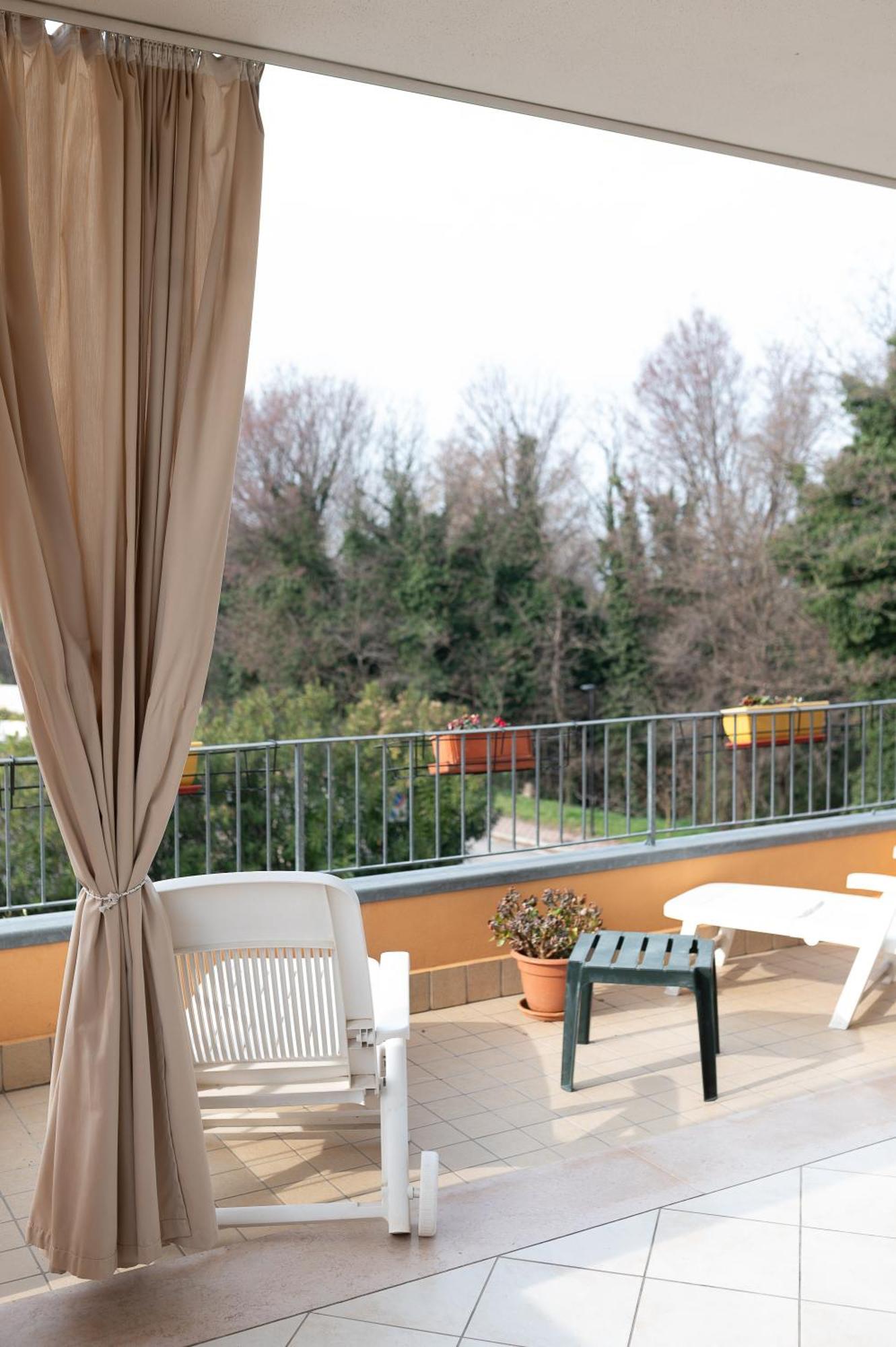 Apartament Terrazza Baciata Dal Sole Lazise Zewnętrze zdjęcie